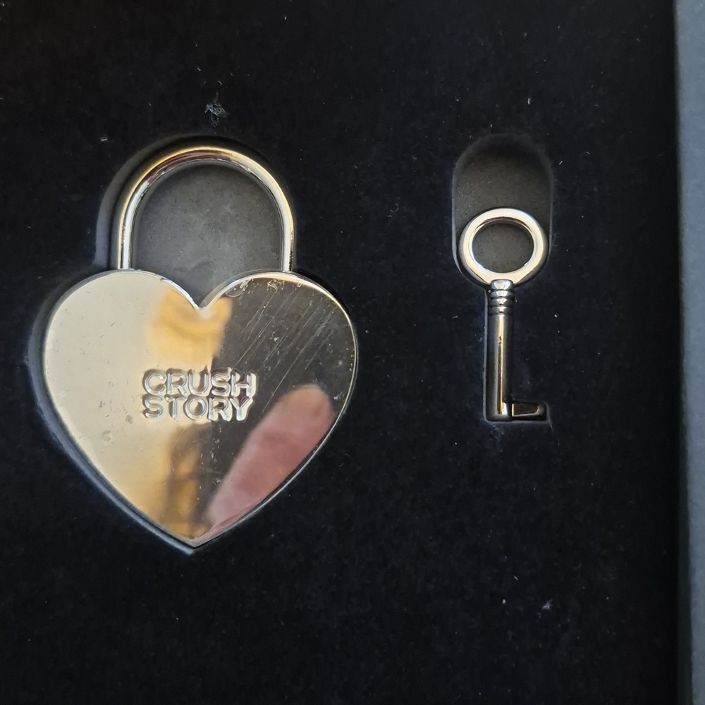 CHANEL Silver Heart Padlock with Key and Branded Ribbon - Picture 2 of 6